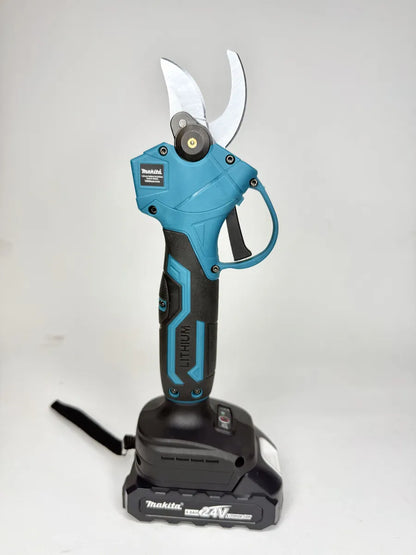 Makita aku makaze sa dvije baterije