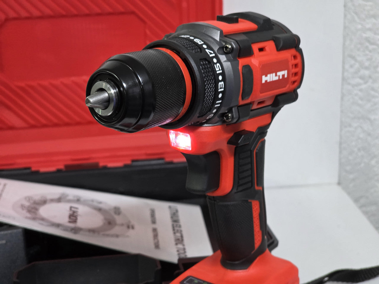 Aku udarna bušilica sa metalnom glavom HILTI